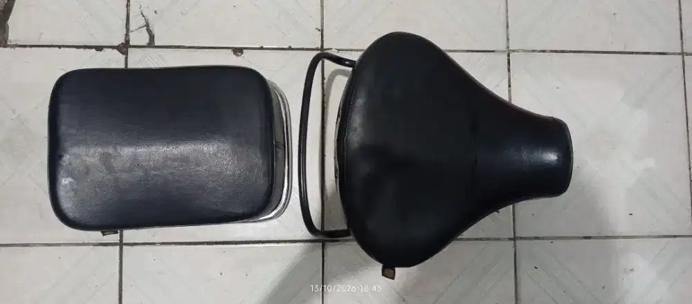 Jok Vespa Pisah