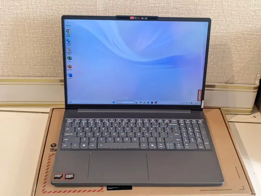 Laptop Lenovo Ideapad Slim 3 Ryzen 7 8840HS Ram 16 GB SSD 1 TB Likenew