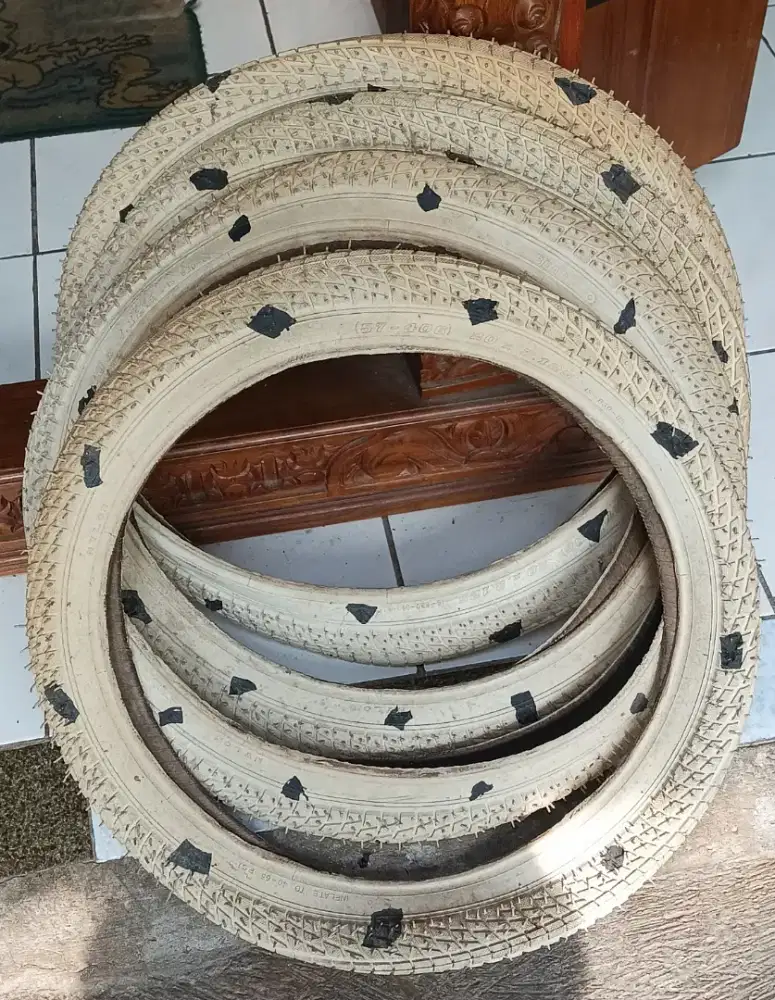 Ban luar sepeda 20 x 2.125 cream dalmation vintage