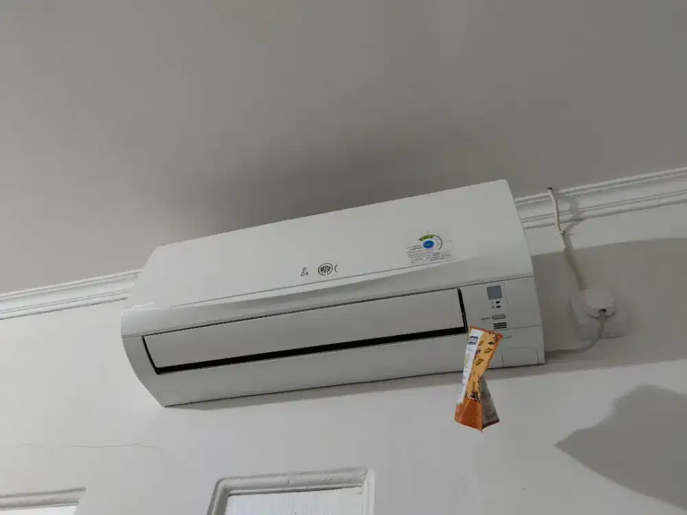 JUAL CEPAT peralatan rumah; AC, Oven, karpet, meja dapur, meja TV,