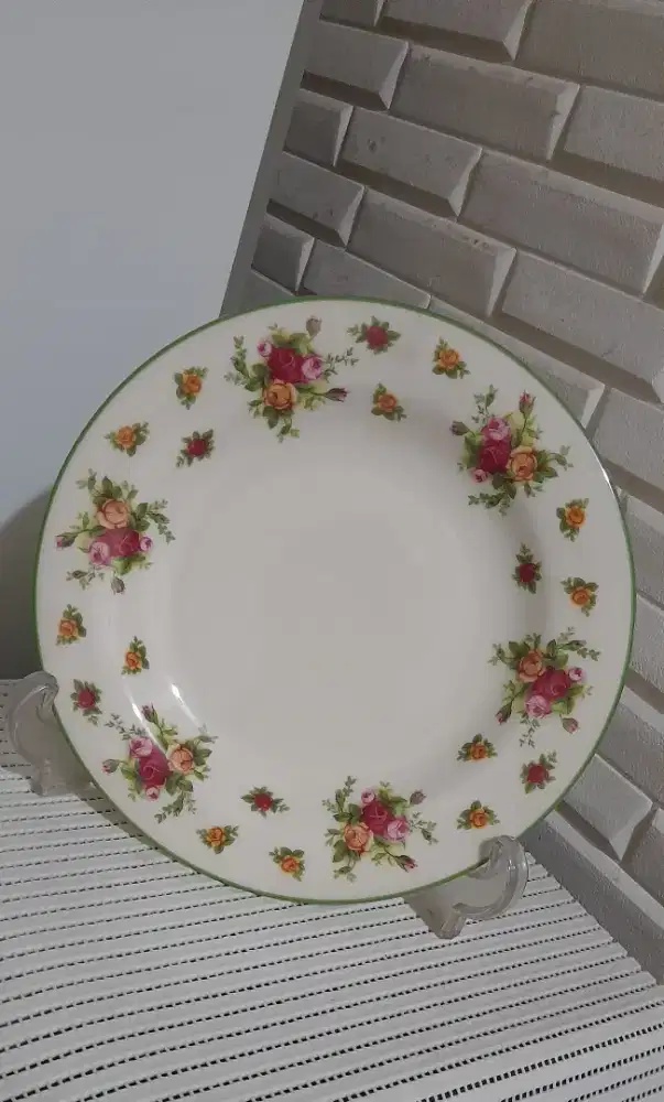 Pajangan Piring Royal Albert
