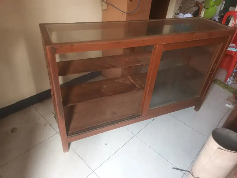 Etalase rangka kayu jati