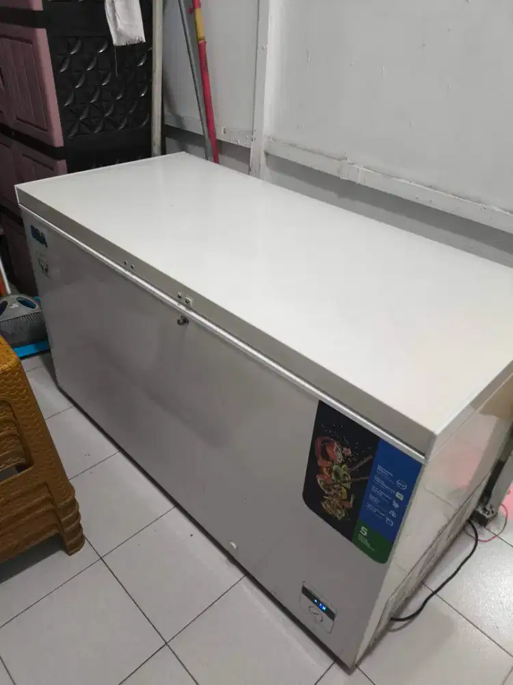 Kulkas, freezer, showcase dan solid