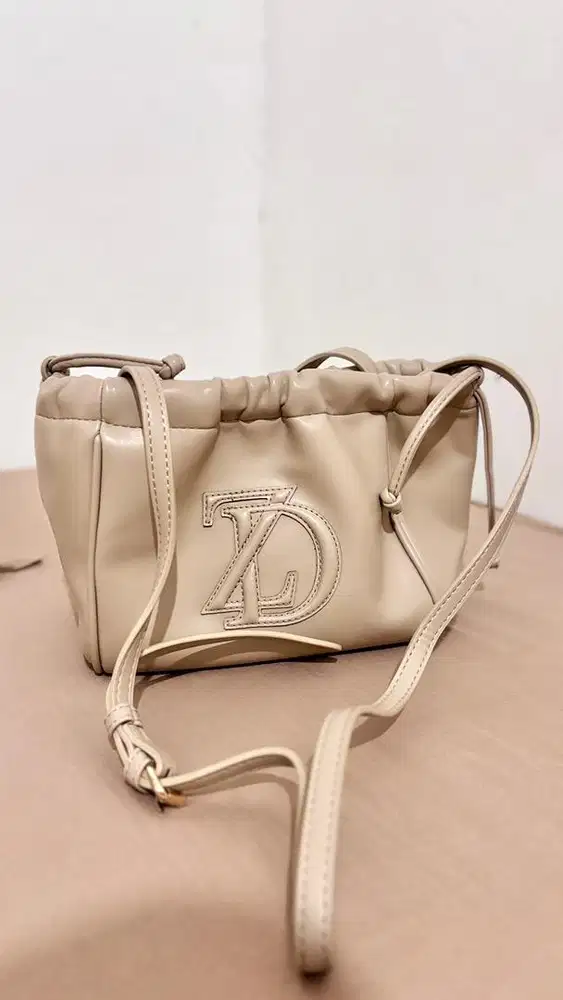 Tas Zyta Delia 200k Like New