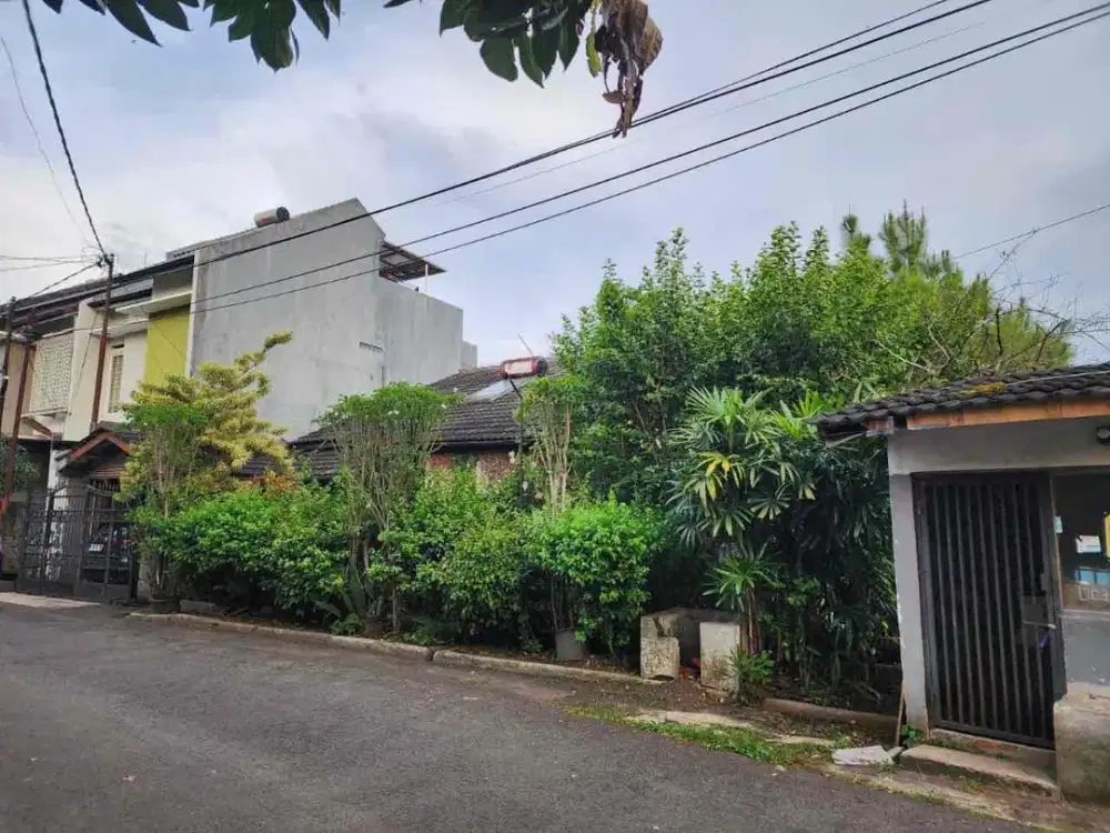 dijual murah rumah di Awiligar Bandung luas tanah besar taman depan belakang jalan lebar