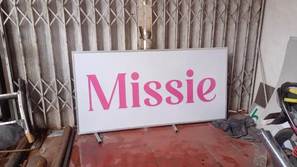 Plang papan nama, huruf timbul, neon box