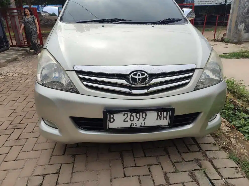 Toyota Kijang Innova 2010 Bensin