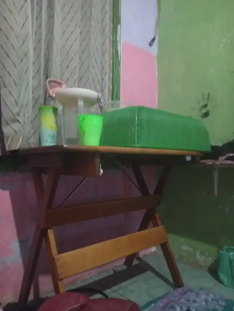 Meja belajar kayu