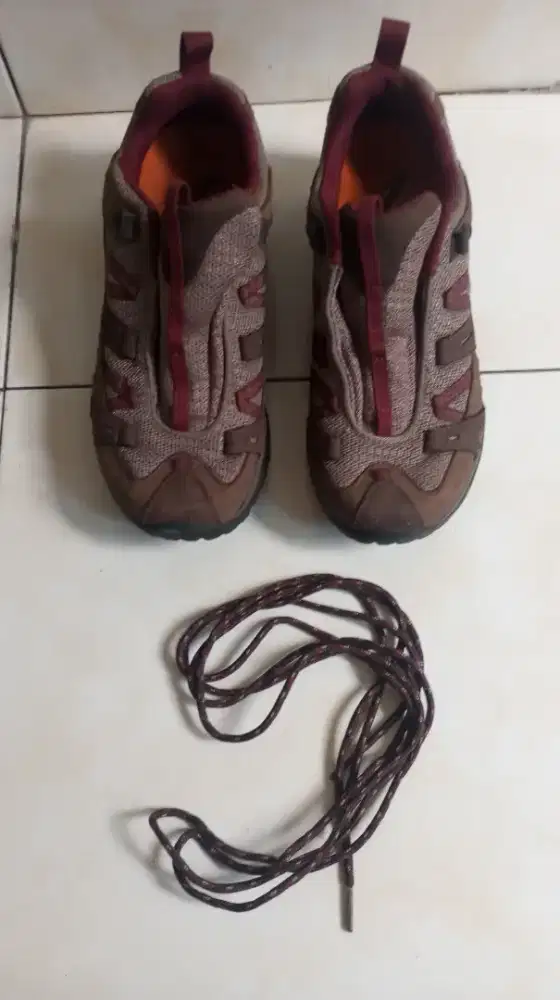 Sepatu outdoor Merrel