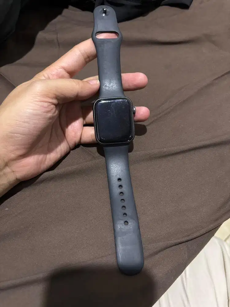 Apple Watch SE 44mm Fullset BH 79% Normal