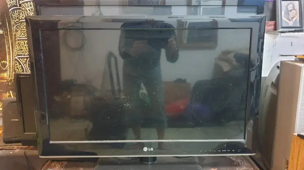 Televisi LG 3 buah