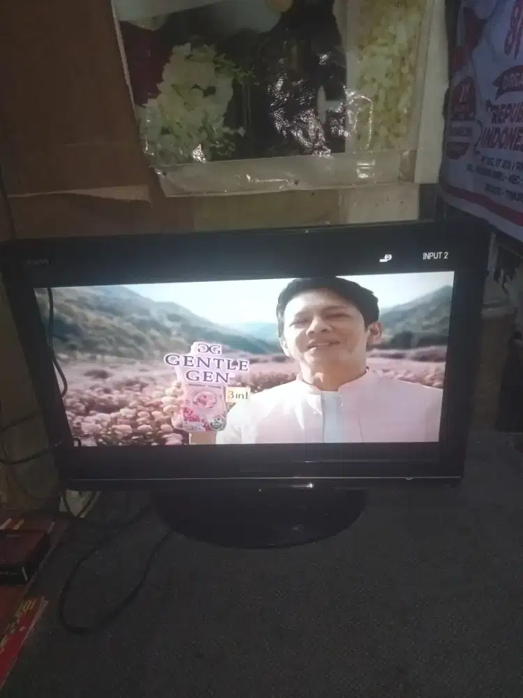 Tv merek Sharp 32 in