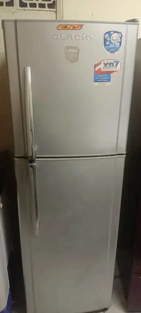 JUAL KULKAS 2 PINTU MERC TOSHIBA GLACIO MASIH ORY