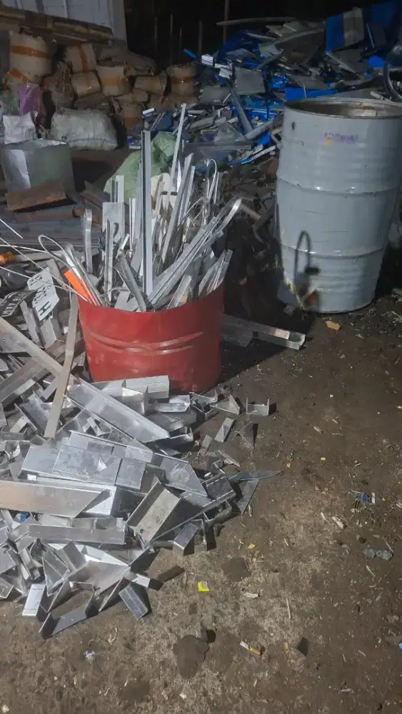 Dibeli Rosok Besi Tua Tembaga dll Elektronik Rusak Ac Kulkas dll