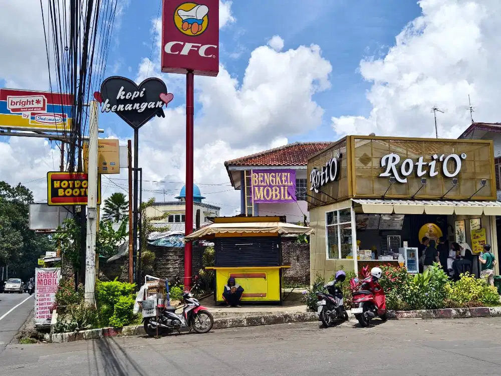 Jalur Utama Pariwisata Puncak - Lokasi Ramai - Samping SPBU Cibogo