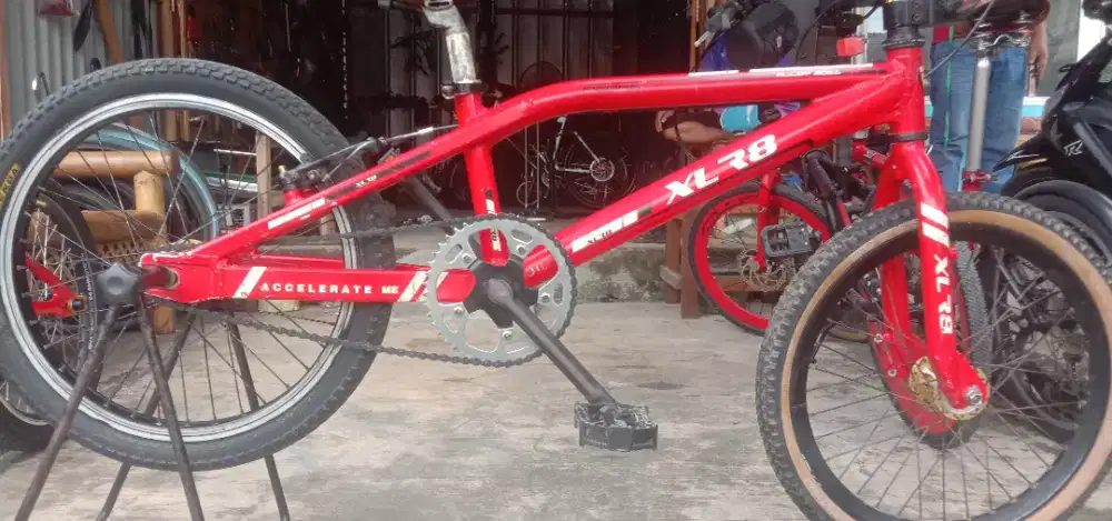 Sepeda BMX XLR8, bahan frame Alloy