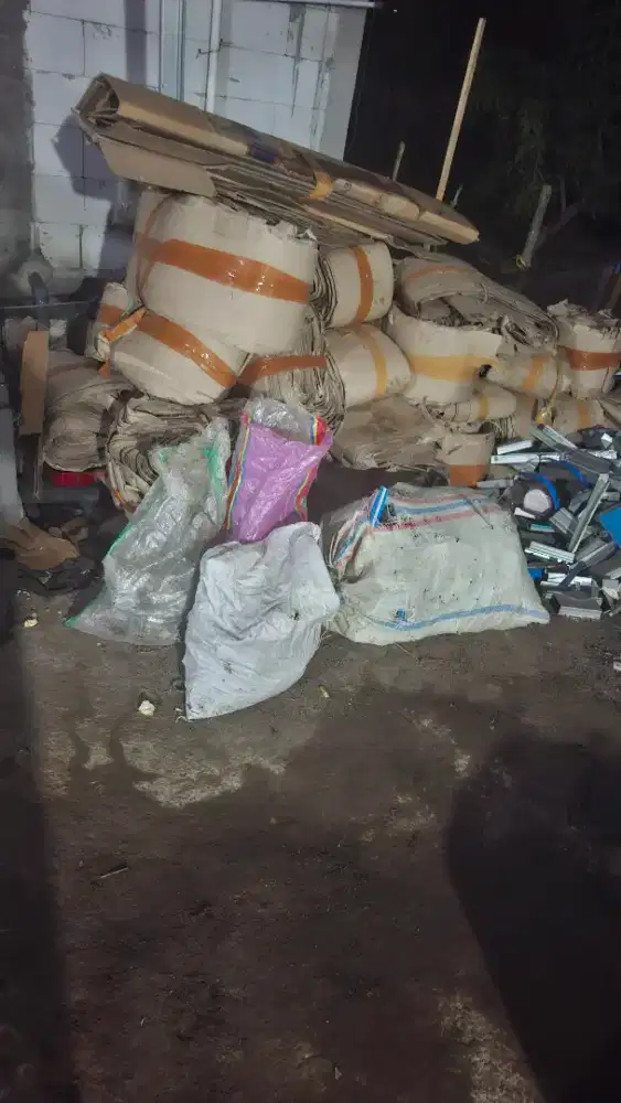 Dibeli Rosok Besi Tua Tembaga dll Elektronik Rusak Ac Kulkas dll