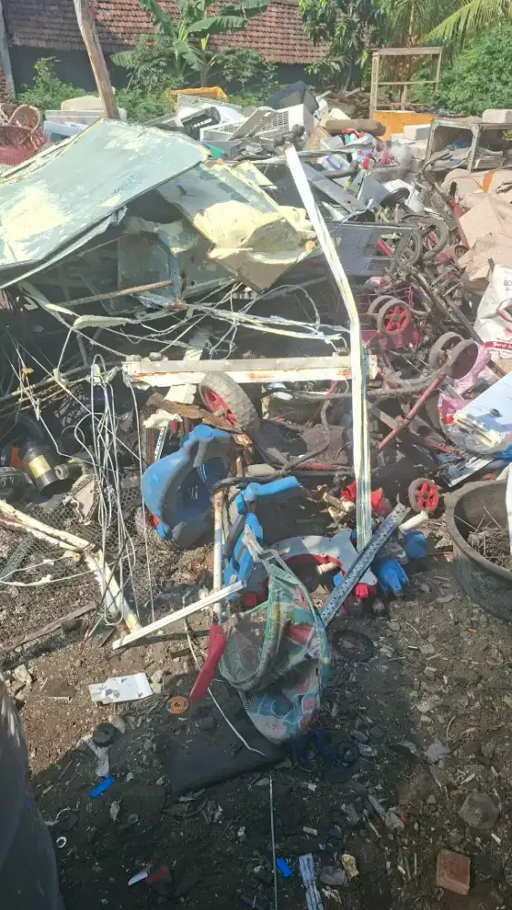 Dibeli Rosok Besi Tua Logamlainnya Elektronik Rusak Ac Mesin Mesin dll