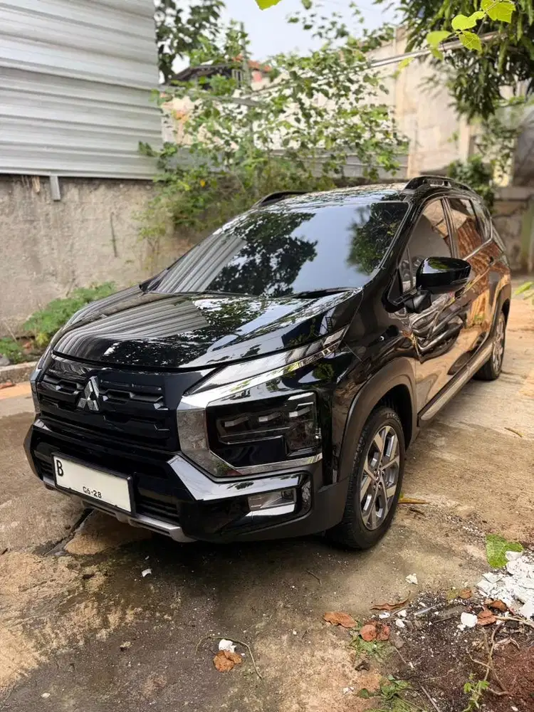 Xpander Cross Hitam CVT matic 2023 (Hrg Cash)