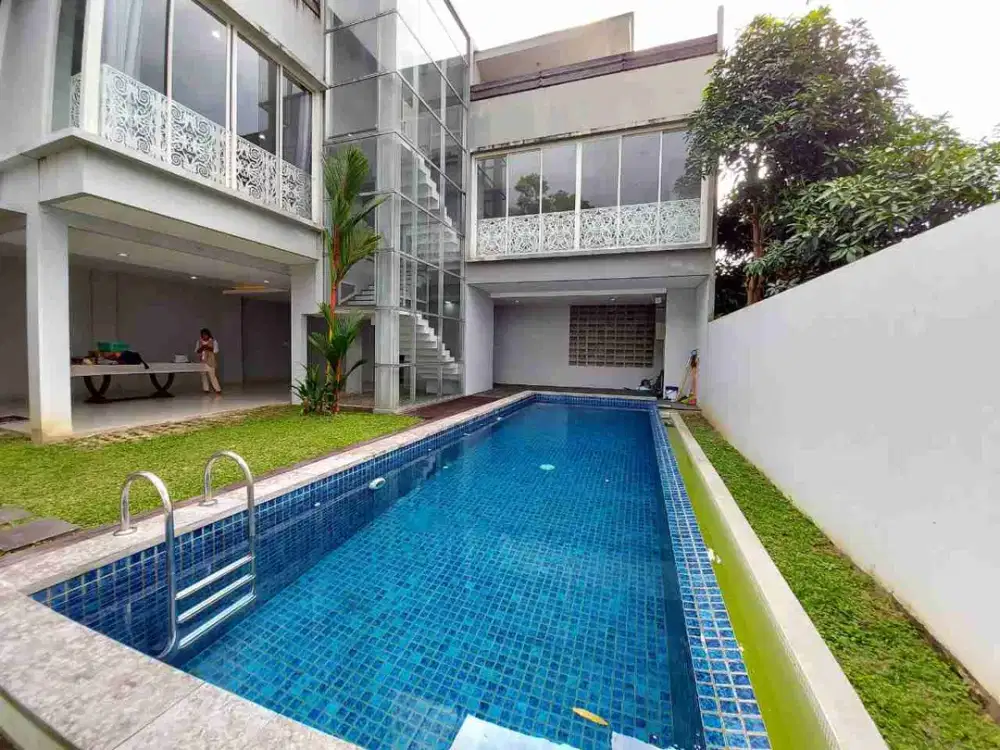 Rumah kolam renang Dijual 5m ke Mall Bsb