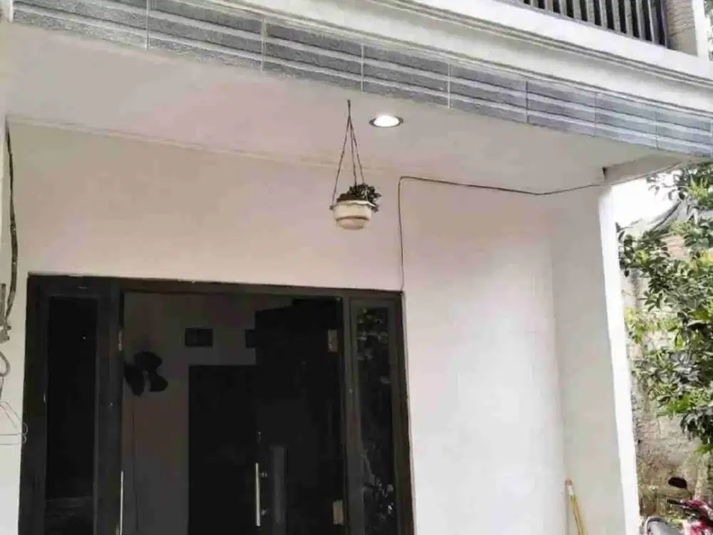 Di Jual Rumah 2 Lantai Strategis