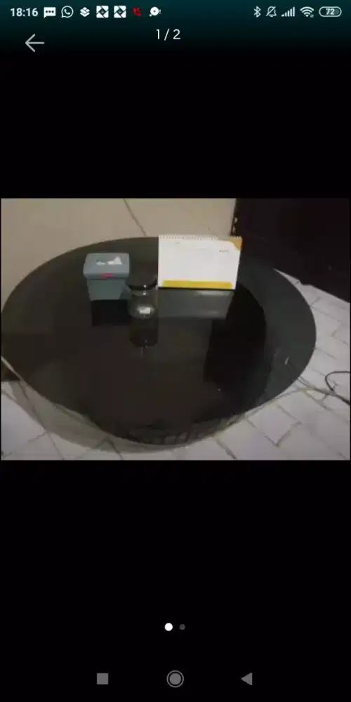 Meja kaca bulat
