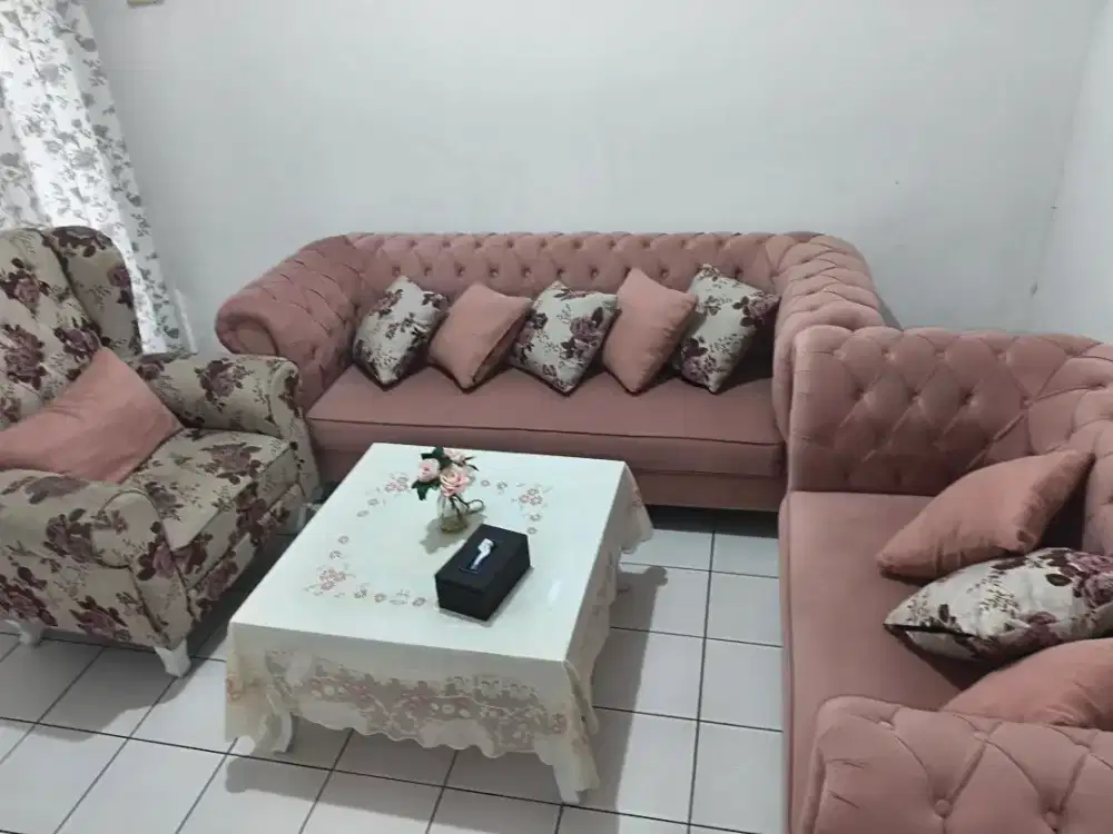 Sofa Chesterfield kancing seribu mewah kombinasi motif bunga