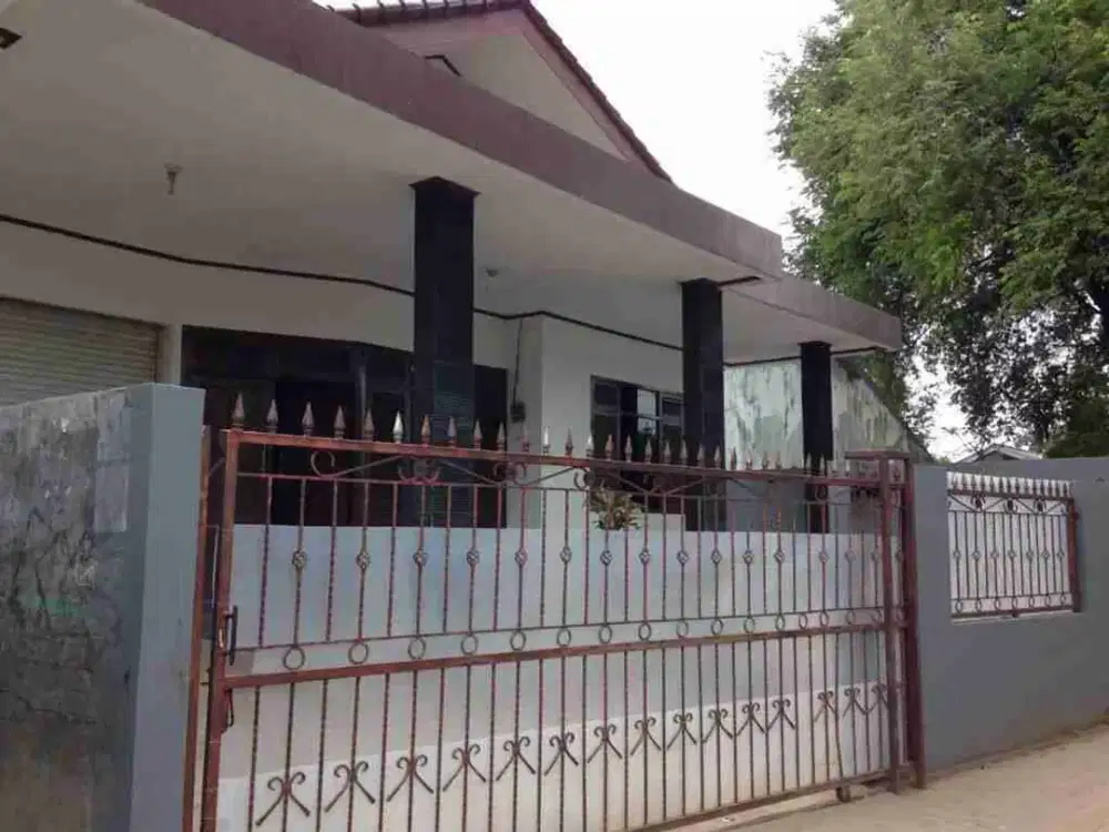 Rumah strategis Halaman luas Cilandak