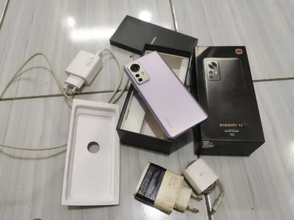Xiaomi 12
Ram 8+8/256