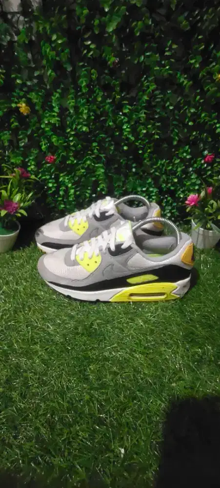 Sepatu Nike air max 90 'volt' size 40