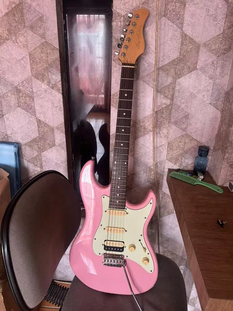 Gitar Listrik Sire S3 Pink