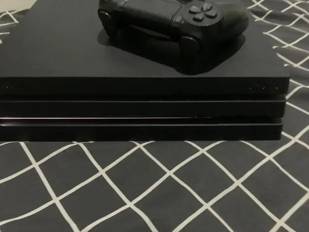 Di jual Ps 4 Pro 1 TB
