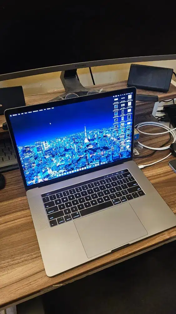 MacBook Pro 15” 2017 Touch Bar Retina Display 16/512GB