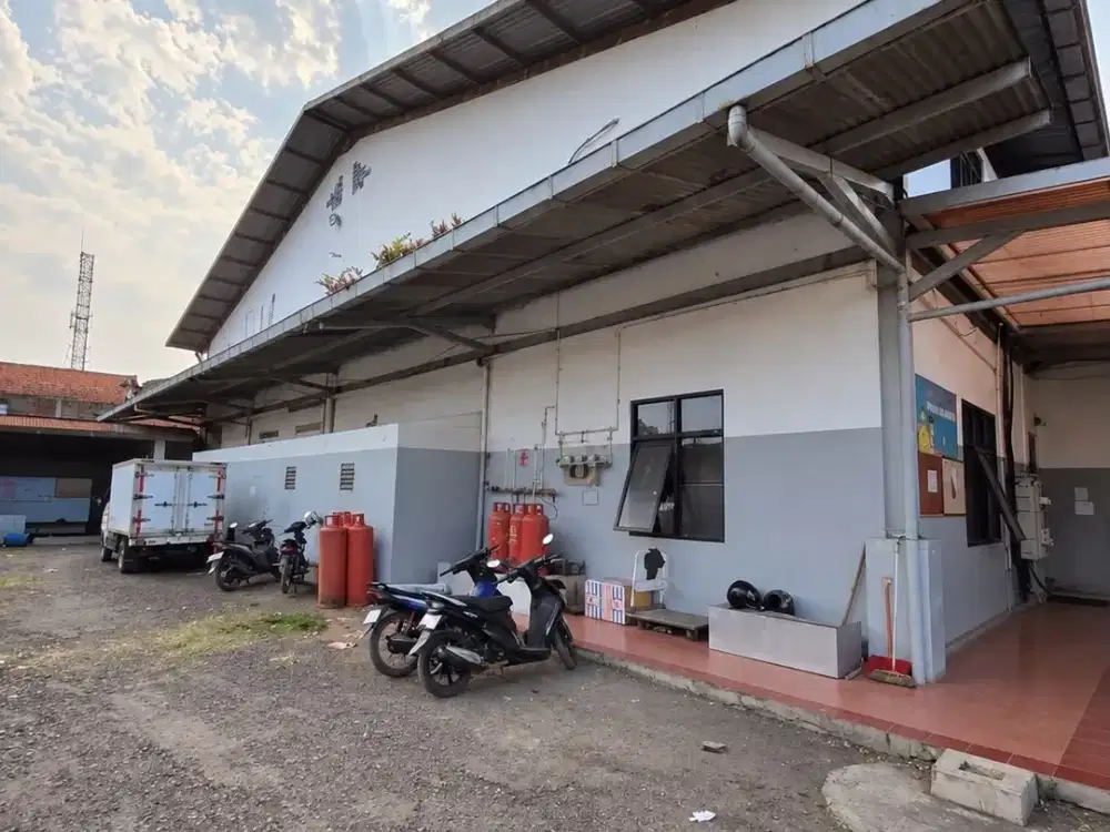 Pabrik Gudang di Jalan Cibolerang Bandung