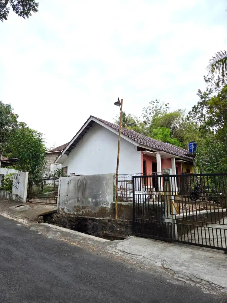 Rumah Murah Tepi Jalan Aspal di Balecatur