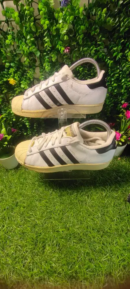 Sepatu thrifting Adidas