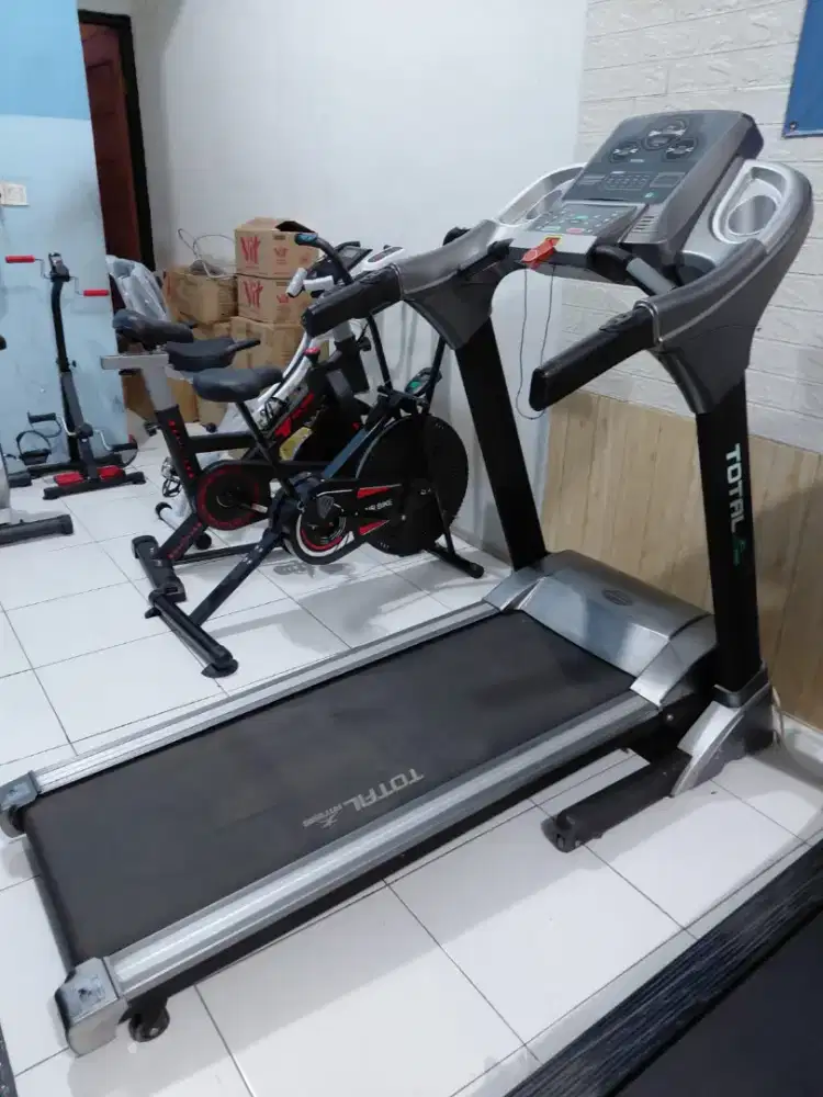 Treadmill Jumbo Merk Total Fitness