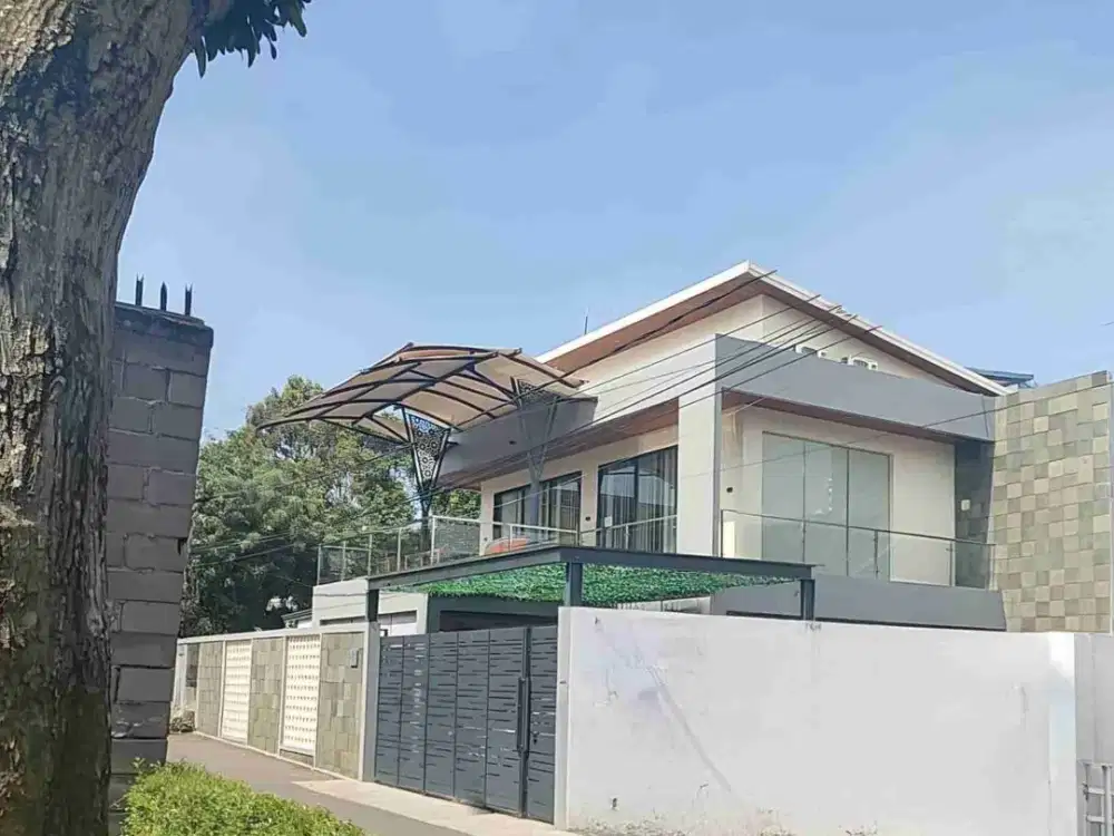 Rumah cantik mewah posisi Hoek di komplek Pertamina