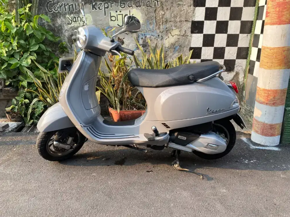 Vespa LX i-Get 125 2024 Abu-Abu | Tangan Pertama, Pajak Aktif | Nego