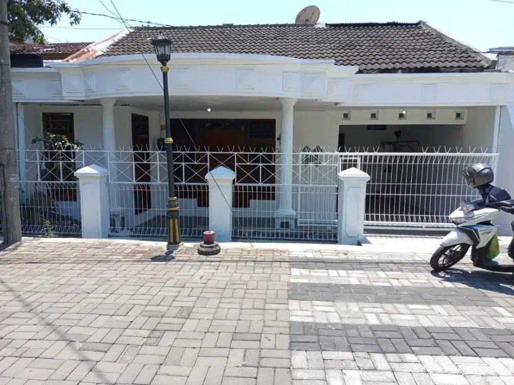 Di sewakan rumah 2 lantai
