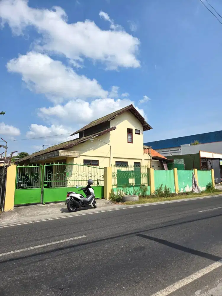 Rumah Strategis di Tepi Jalan Aspal Lebar Tirtomartani