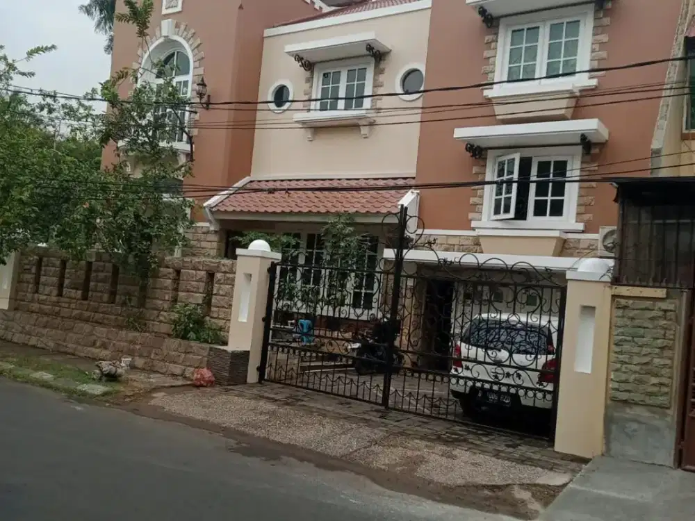 Rumah Hoek Siap Huni di Citra Garden Pegadungan Jakarta Barat