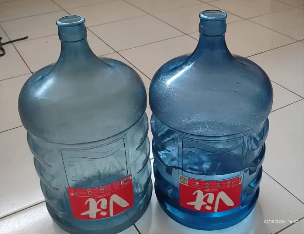 Galon air kosong merek Vit 19 liter