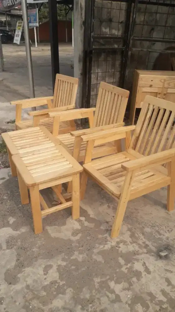 Kursi teras kayu
