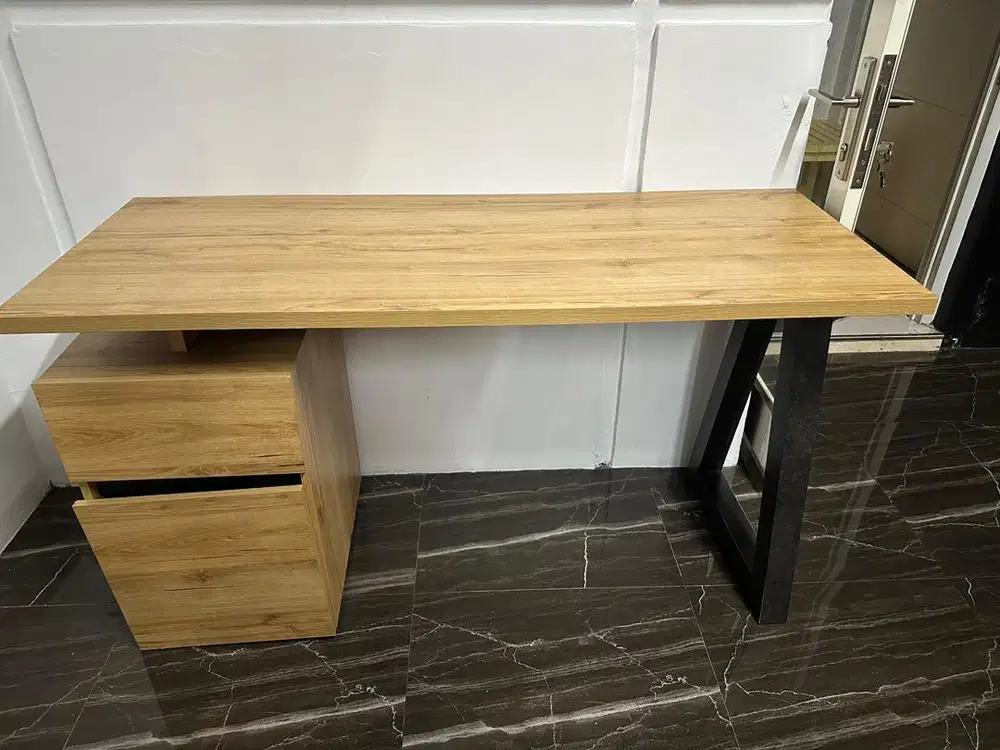 Meja kerja full kayu