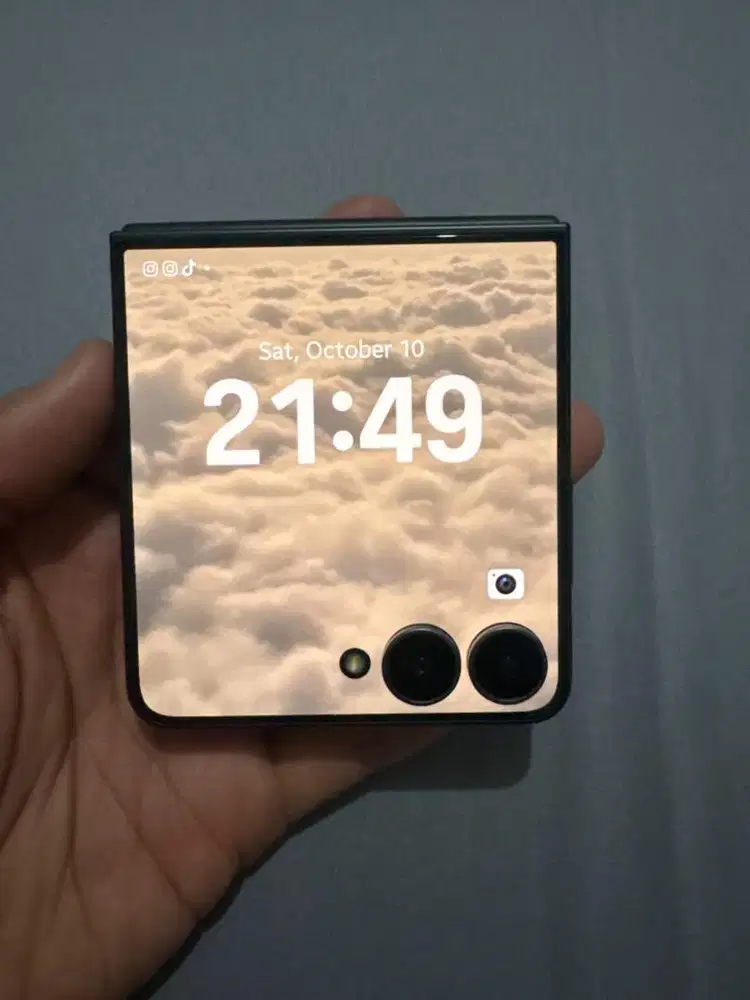 Samsung Galaxy Flip 8