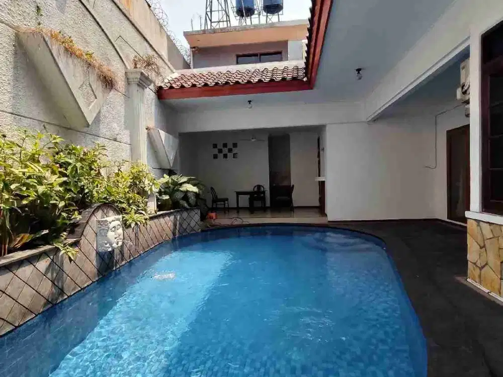 Dijual Rumah Pondok Indah Jalan kencana indah luas 400m² ada kolam renang semifurnish Termurah