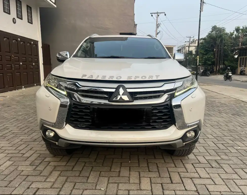 (TDP 80 JUTA!) MSB Pajero Sport 2.4L Dakar AT Rockford Putih 2020