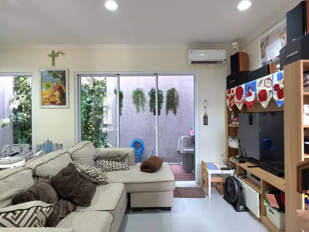 DIJUAL murah rumah Symphonia Gading Serpong Semi Furnish hadap Utara