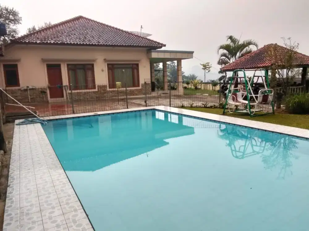 Di jual murah vila mewah lokasi di Ciburial Cisarua puncak Bogor